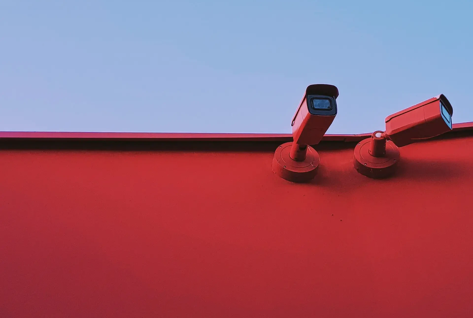 Jakie korzyści wynikają z instalacji telewizji przemysłowej CCTV?