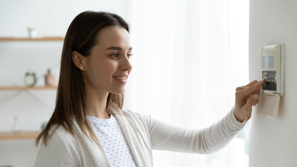 Jaki alarm do domu — przewodowy czy bezprzewodowy?