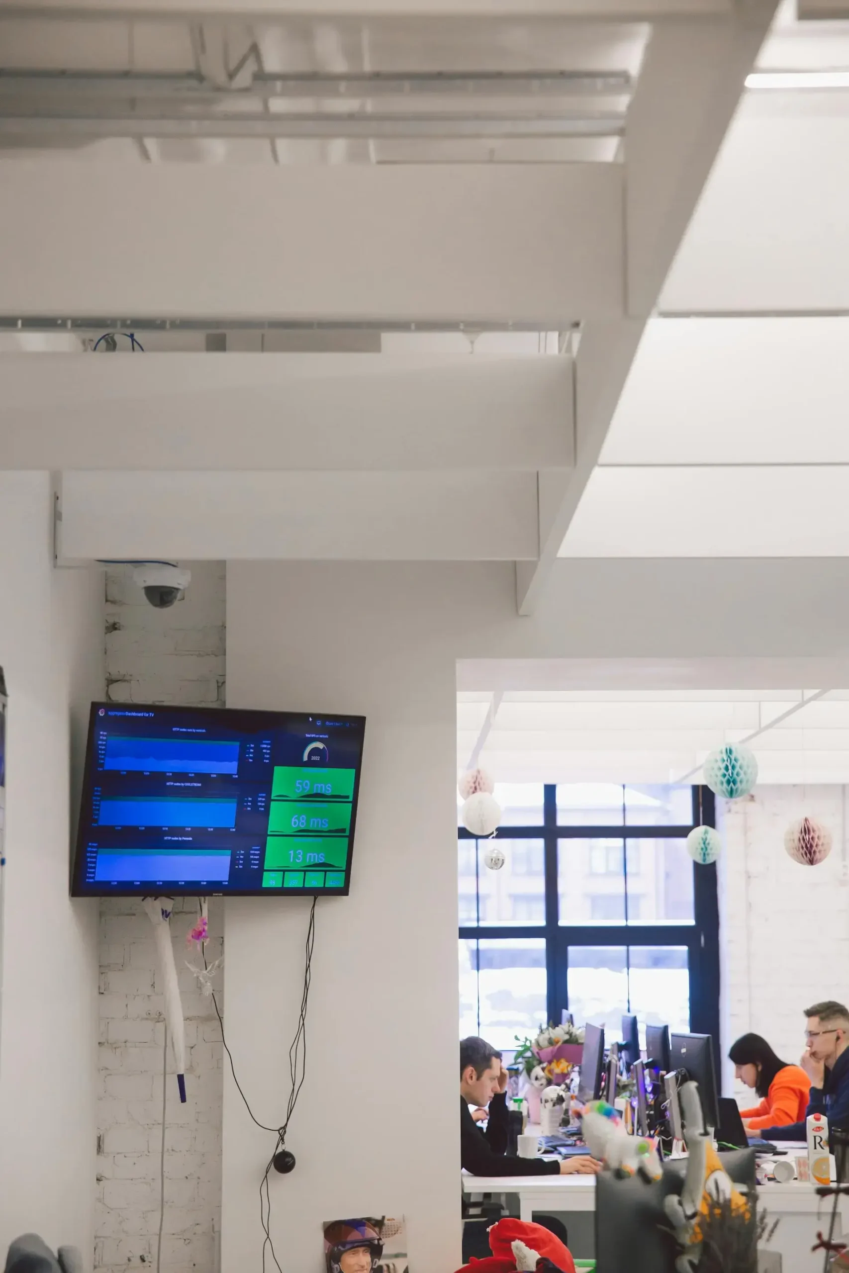 Monitoring obiektów przemysłowych: Znaczenie CCTV w ochronie i kontroli procesów