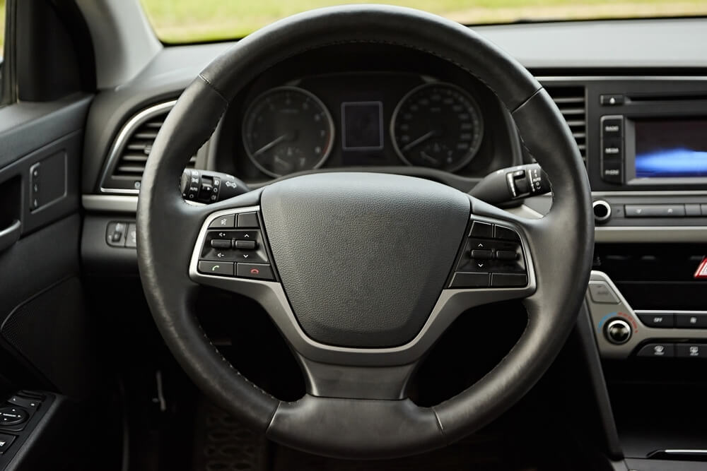 Ogranicznik prędkości w samochodzie – co to jest i czy jest obowiązkowy?