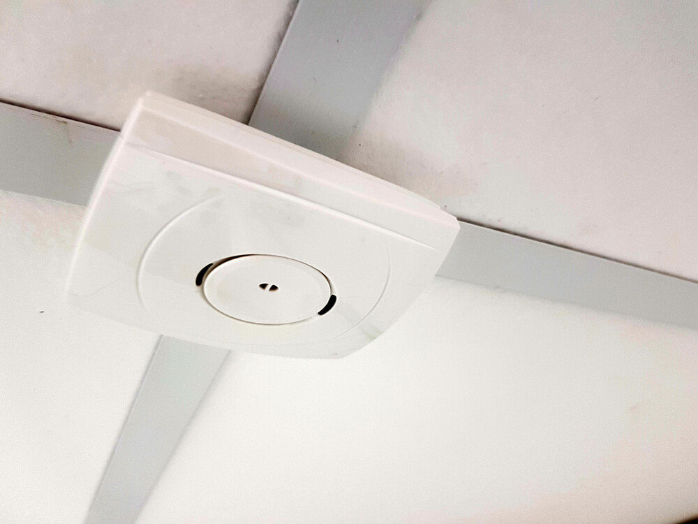 Czujnik zbicia szyby – dlaczego warto go zamontować?