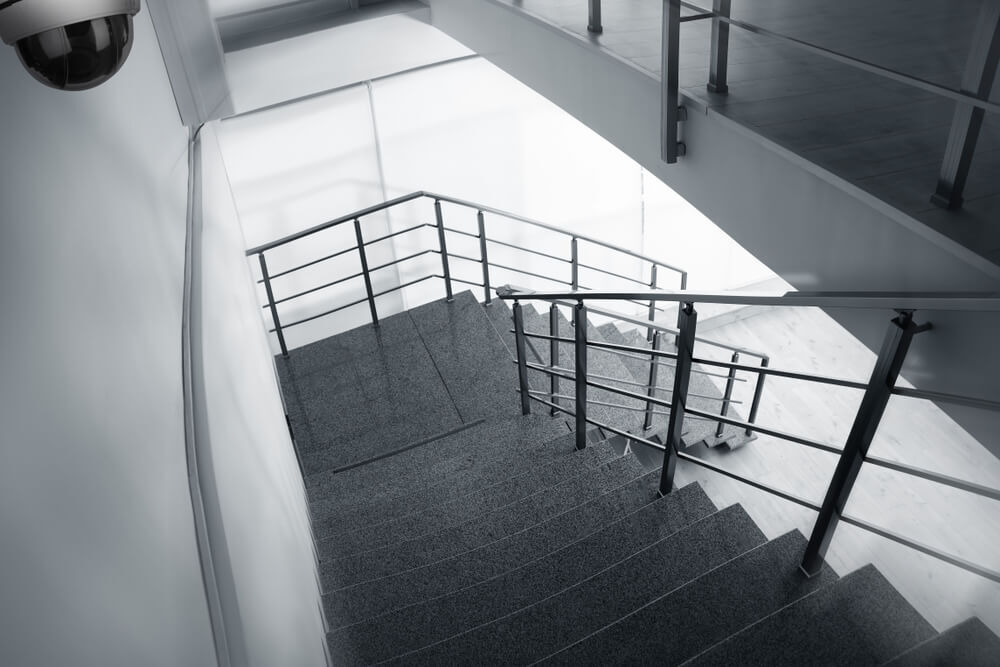 Kamera na klatce schodowej – przepisy i najważniejsze informacje