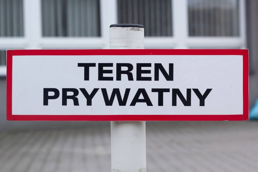 Co to jest teren prywatny i czy powinien być oznaczony?