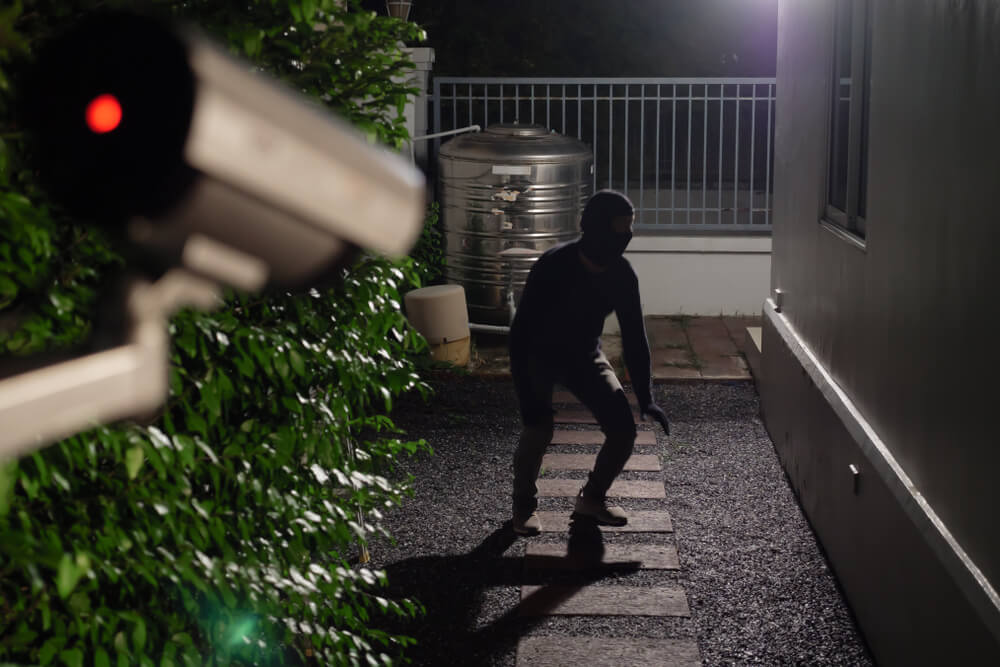 Wtargnięcie na posesję – co grozi i jak ją chronić?